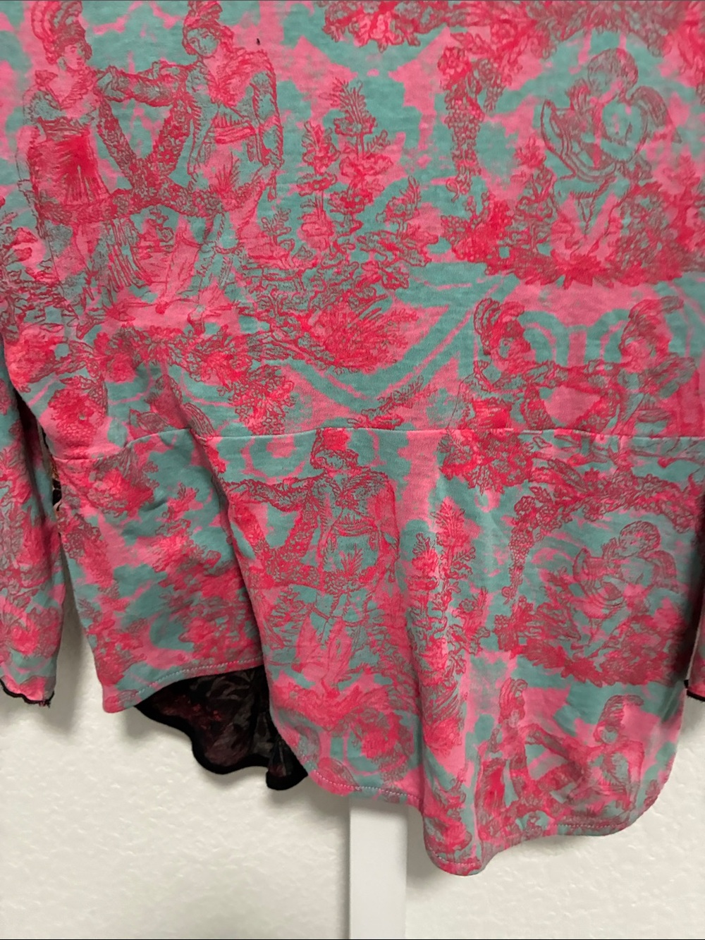 Custo Barcelona Red Floral Victorian Angel Print V-Neck Top with Black Trim - Picture 7 of 8